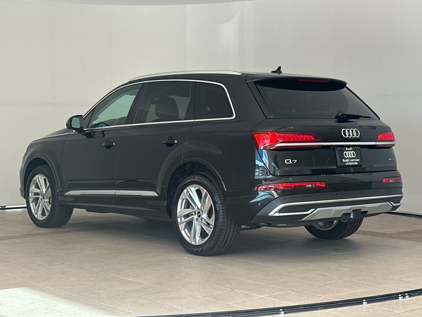 Used 2023 Audi Q7 3.0T Premium Plus w/ Premium Plus Package AWD/4WD image 4