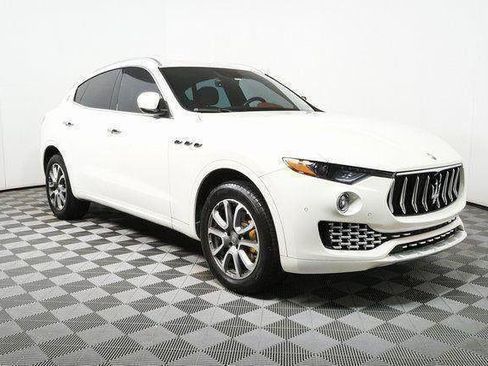 Used 2017 Maserati Levante w/ Luxury Package AWD/4WD image 34