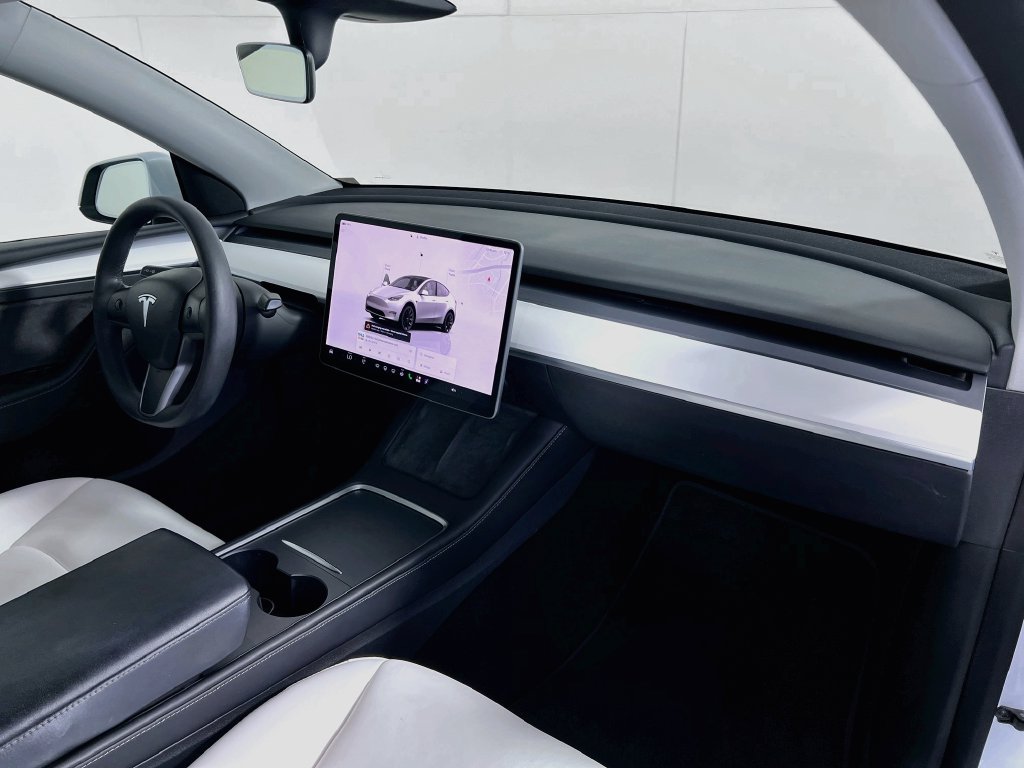 Used 2022 Tesla Model Y Long Range AWD/4WD image 29