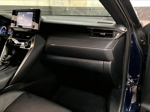 Used 2021 Toyota Venza XLE image 18