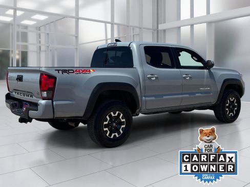 Used 2018 Toyota Tacoma TRD Off-Road AWD/4WD image 6