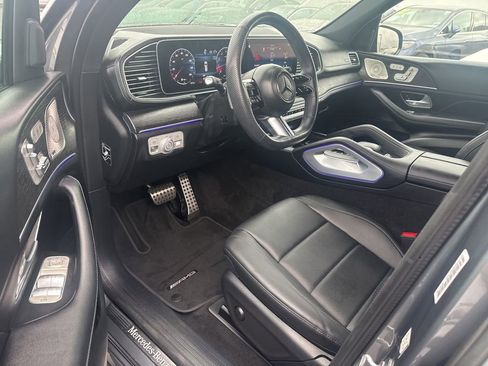 Used 2024 Mercedes-Benz GLS 450 4MATIC image 9