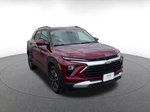 Used 2025 Chevrolet TrailBlazer LT image 3