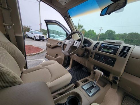 Used 2007 Nissan Frontier SE w/ SE Value Truck Pkg AWD/4WD image 48