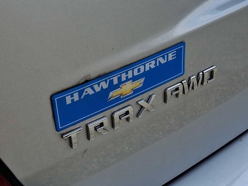 Used 2022 Chevrolet Trax LT w/ LT Convenience Package AWD/4WD image 5