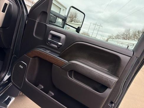 Used 2017 GMC Sierra 2500 Denali w/ Duramax Plus Package image 16