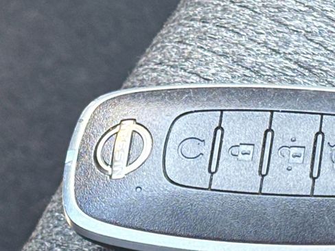 Used 2025 Nissan Rogue SV image 27