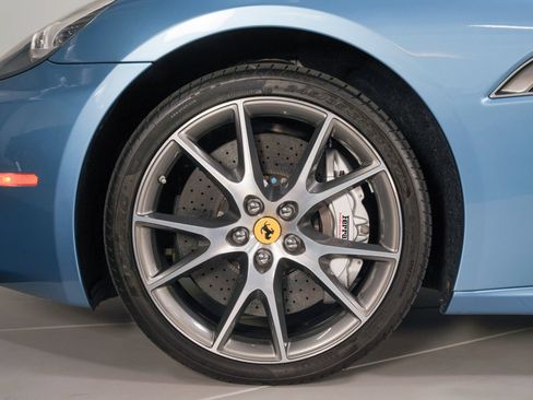 Used 2012 Ferrari California RWD image 17