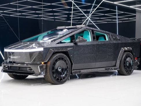 Used 2025 Tesla Cybertruck AWD Crew Cab image 3