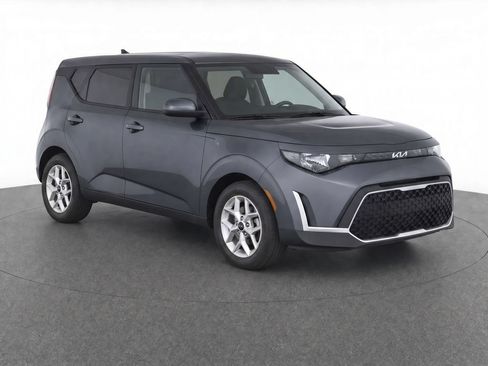 Used 2024 Kia Soul LX w/ Option Group 015 FWD image 2