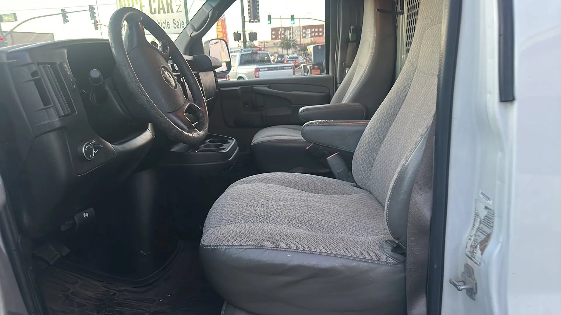 Used 2010 Chevrolet Express 2500 RWD image 16