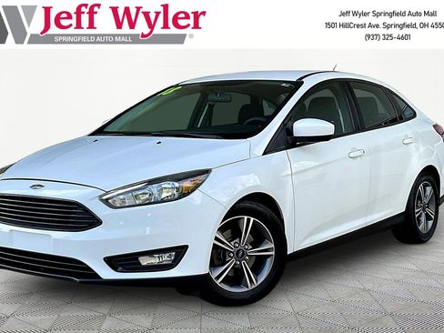 Used 2018 Ford Focus SE w/ SE Appearance Package FWD image 1