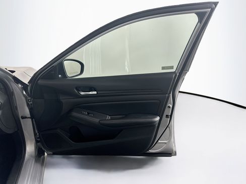 Used 2024 Nissan Altima 2.5 SV image 30