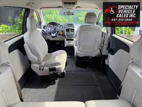 Used 2016 Dodge Grand Caravan SXT w/ UConnect Hands-Free Group FWD image 21