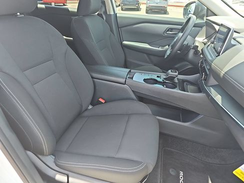 Certified 2024 Nissan Rogue S FWD image 10