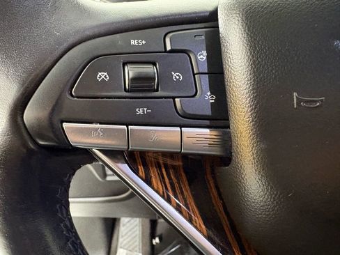 Used 2022 Cadillac Escalade ESV Luxury image 28