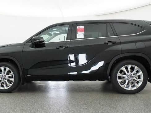 New 2026 Toyota Highlander Limited AWD/4WD image 19