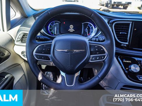 Used 2024 Chrysler Pacifica Limited FWD image 31