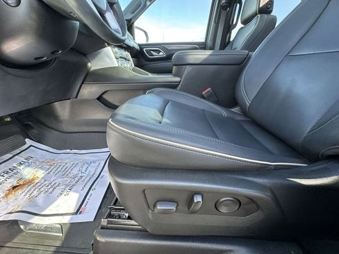 Used 2023 GMC Yukon SLT w/ SLT Premium Package image 12