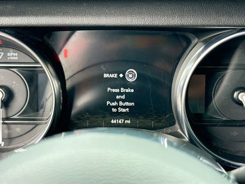 Used 2022 Jeep Wrangler Unlimited Sahara image 13