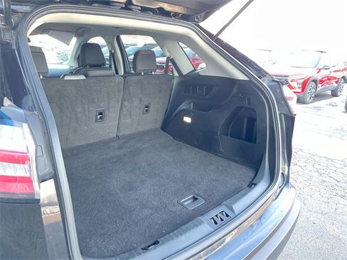 Used 2020 Ford Edge SE image 24