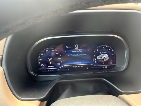 Used 2024 Chevrolet Tahoe Premier RWD image 13