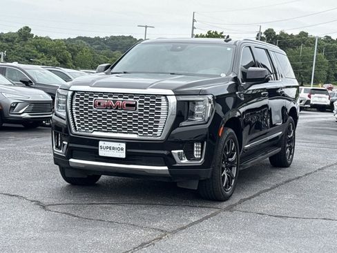 Used 2023 GMC Yukon XL SLT w/ SLT Luxury Package AWD/4WD image 15