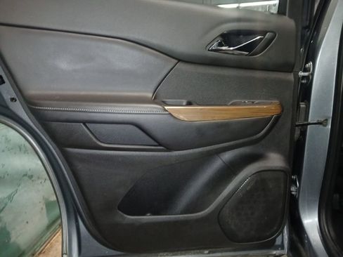 Used 2020 GMC Acadia SLE w/ Driver Convenience Package image 25