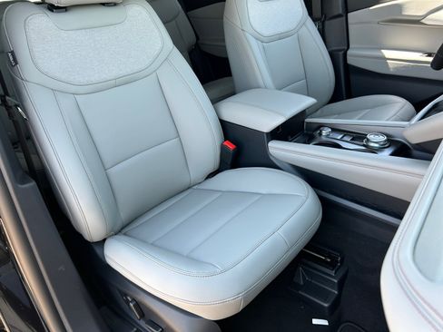 New 2026 Ford Explorer Active w/ Active Comfort Package RWD image 19
