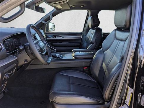 Used 2024 Jeep Wagoneer Series II w/ Flexible Seating Group image 16