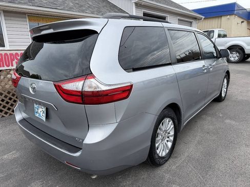 Used 2016 Toyota Sienna XLE FWD image 8