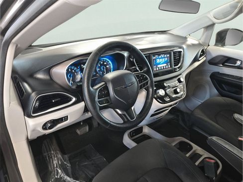 Used 2019 Chrysler Pacifica L FWD image 30