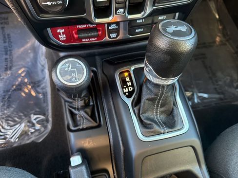 Certified 2024 Jeep Wrangler Rubicon w/ Technology Group image 18