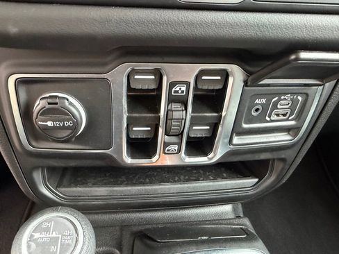 Certified 2025 Jeep Wrangler Unlimited Sahara AWD/4WD image 26