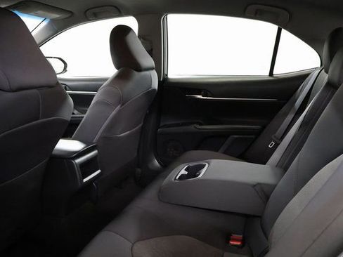 Used 2018 Toyota Camry XLE image 29