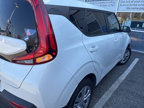 Used 2022 Kia Soul LX image 4