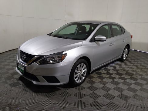Used 2019 Nissan Sentra SV FWD image 2