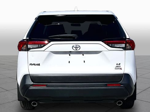 Used 2023 Toyota RAV4 LE AWD/4WD image 5