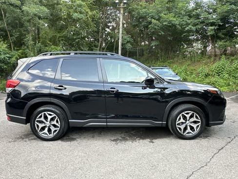 Certified 2024 Subaru Forester Premium AWD/4WD image 3