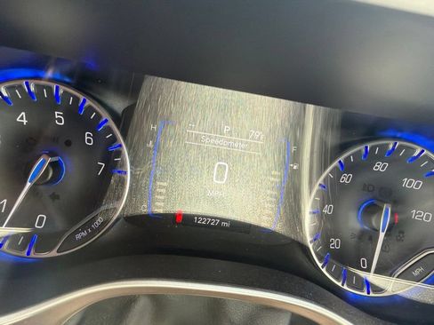 Used 2018 Chrysler Pacifica Touring-L FWD image 23