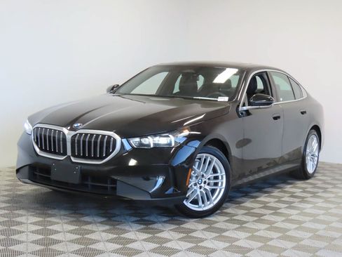 Used 2024 BMW 530i RWD image 1