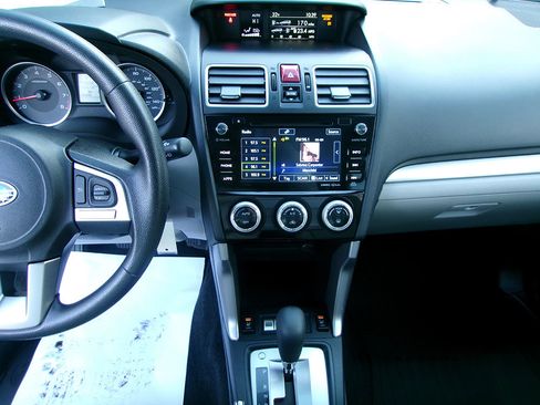 Used 2017 Subaru Forester 2.5i Premium w/ All-Weather Package image 17