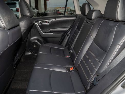 Used 2019 Toyota RAV4 XLE Premium image 9