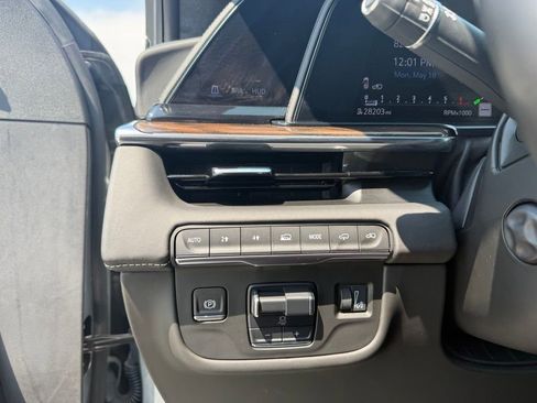 Used 2024 Cadillac Escalade Sport Platinum w/ LPO, Floor Liner Package AWD/4WD image 21