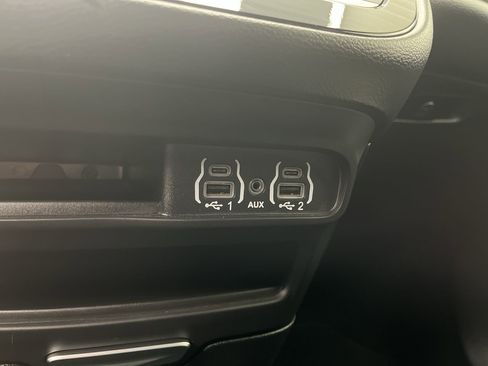 Used 2025 Chrysler Pacifica Select FWD image 24