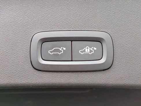 Certified 2023 Volvo XC40 B5 Plus w/ Protection Package Premier AWD/4WD image 15