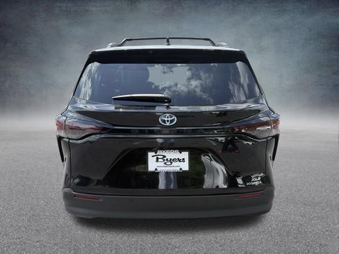 Used 2024 Toyota Sienna XLE w/ XLE Plus Package FWD image 6