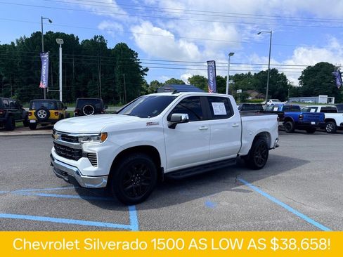 Used 2022 Chevrolet Silverado 1500 LT w/ Z71 Off-Road Package AWD/4WD image 2