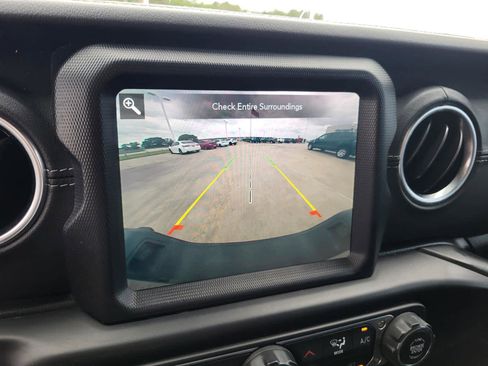 Used 2020 Jeep Gladiator Overland image 21