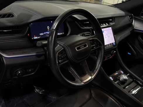 Used 2022 Jeep Grand Cherokee Overland AWD/4WD image 21